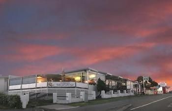 Bridport Bay Inn Экстерьер фото