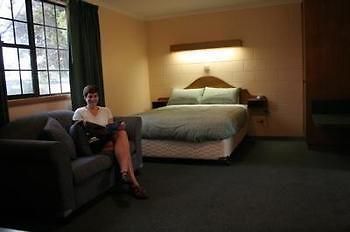 Bridport Bay Inn Экстерьер фото
